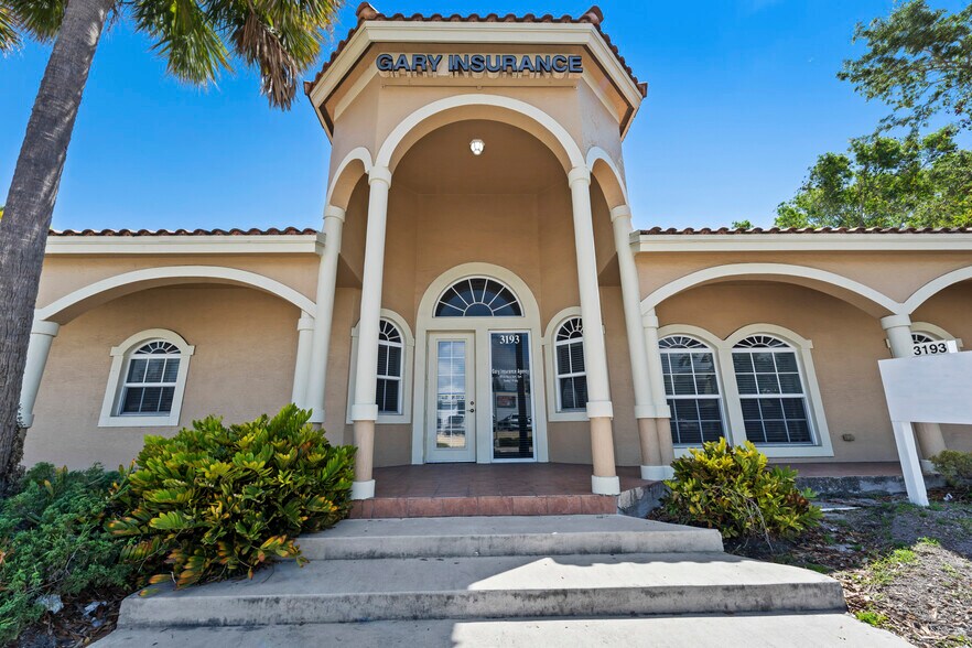 More Photos Of 3193 SE Dixie Hwy, Stuart Office For Sale