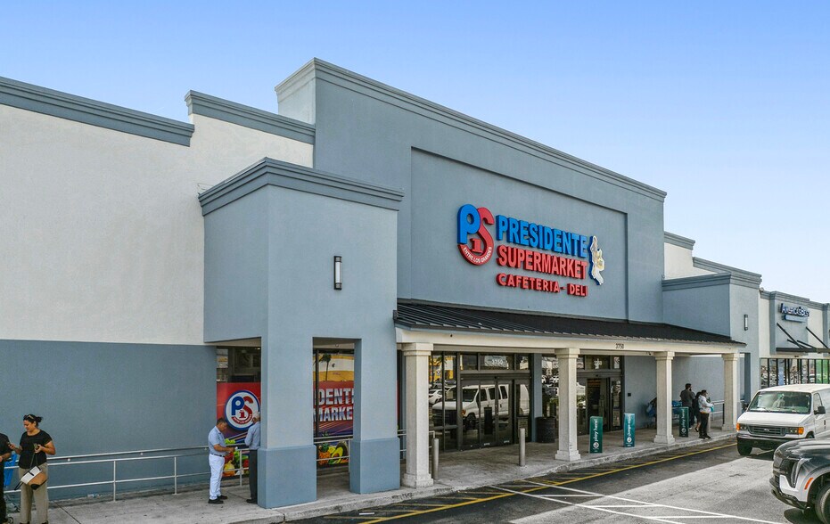More Photos Of 3250 W 18th St, Hialeah Unknown For Lease