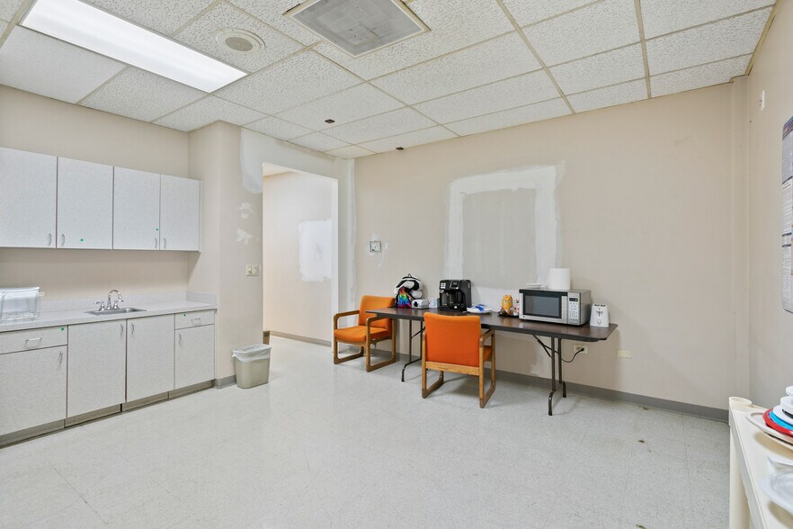 More Photos Of 6545 Normandy Blvd, Jacksonville Storefront Retail Office For Lease