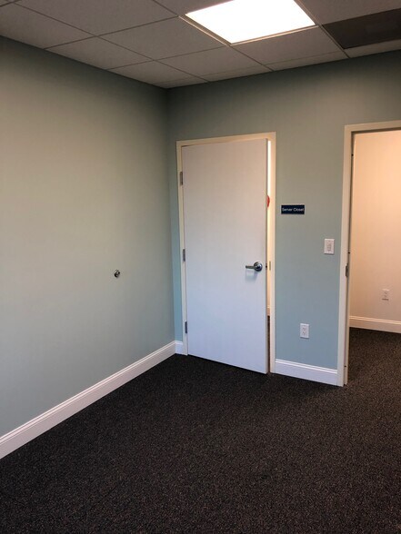 More Photos Of 8761 Virginia Meadows Dr, Manassas Warehouse For Lease