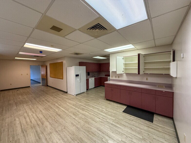 More Photos Of 6451 North W St, Pensacola Office For Sale