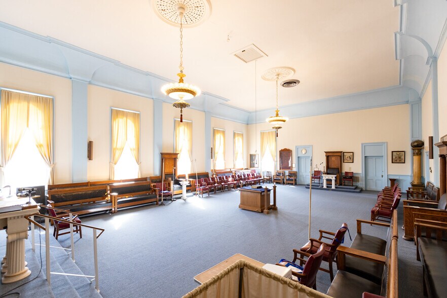 More Photos Of 311 Union St, The Dalles Restaurant For Sale