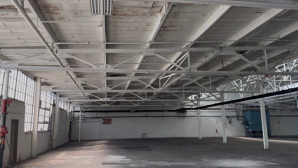 More Photos Of 98 Highland Ave, Oaks Industrial For Lease