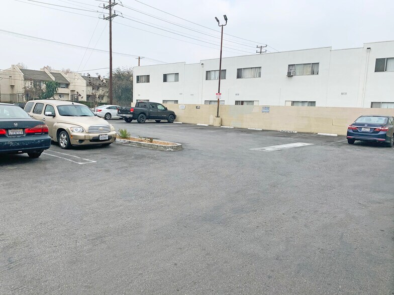 More Photos Of 7604-7628 Reseda Blvd, Reseda Unknown For Lease