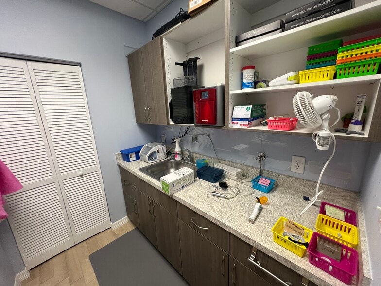 More Photos Of 13135 Kings Lake Dr, Gibsonton Medical For Lease