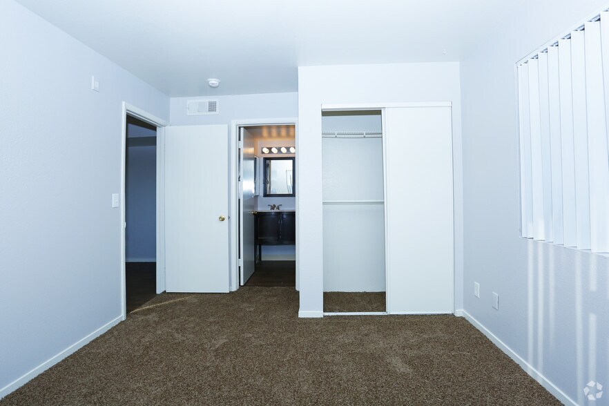 More Photos Of 409-417 E Merlayne Dr, Henderson Apartments For Sale