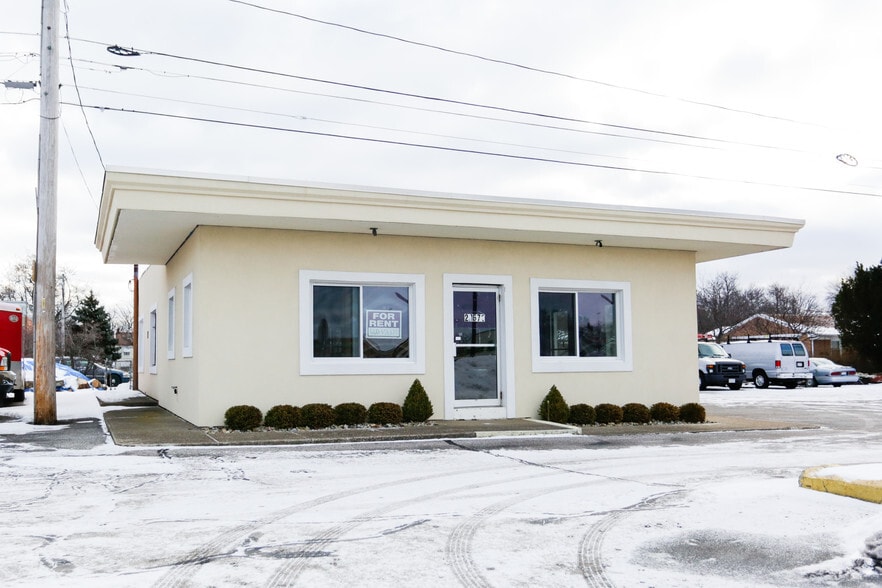 Primary Photo Of 21571 W 215th St, Fairview Park Freestanding For Lease