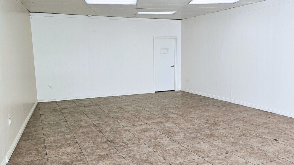 More Photos Of 9085 Mission Blvd, Jurupa Valley Storefront For Lease