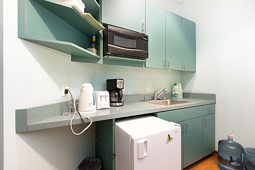 More Photos Of 8736 Production Ave, San Diego Light Manufacturing For Lease