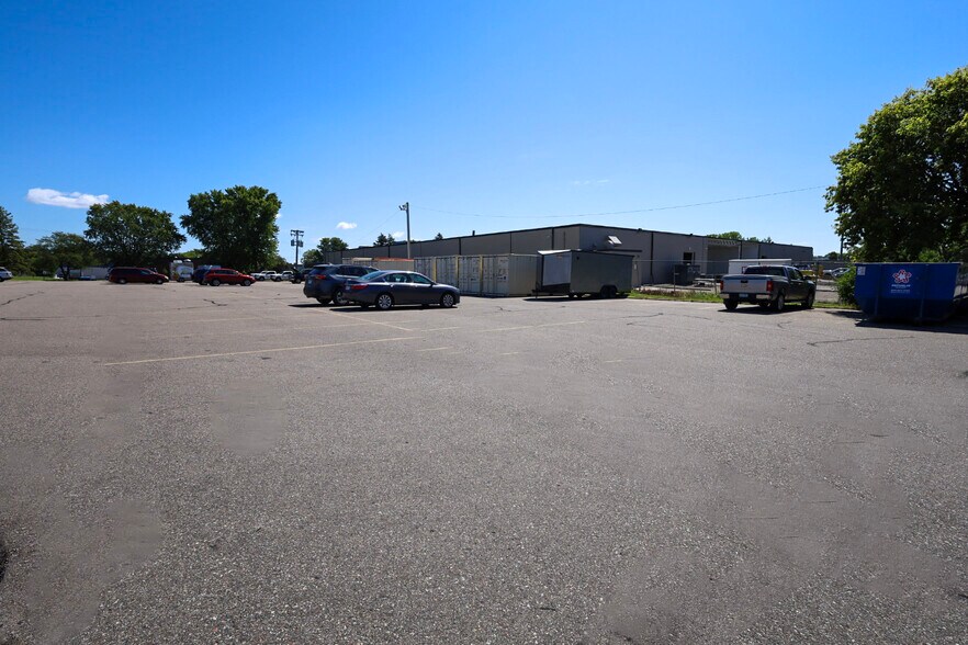 More Photos Of 2525 Nevada Ave N, Golden Valley Light Distribution For Sale