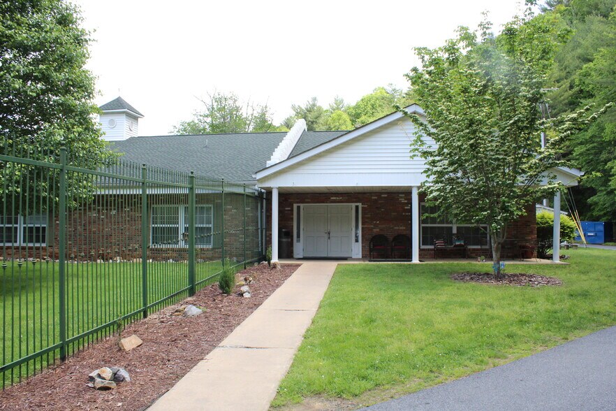 More Photos Of 67 Mountainbrook Rd, Asheville Assisted Living For Sale