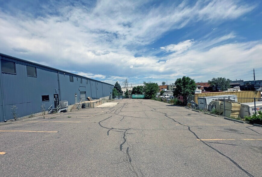More Photos Of 1795 W Yale Ave, Englewood Warehouse For Lease
