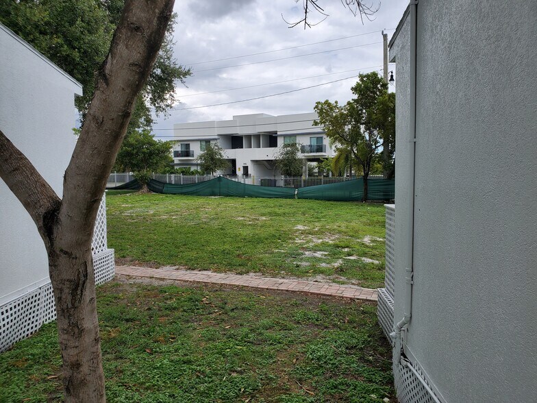 More Photos Of 520 NW 5th St, Hallandale Beach Schools For Sale
