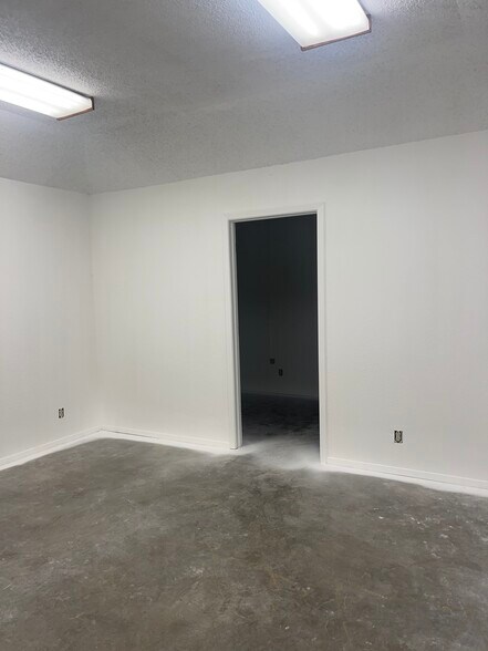 More Photos Of 115 Archer St, Jacksboro Office For Lease
