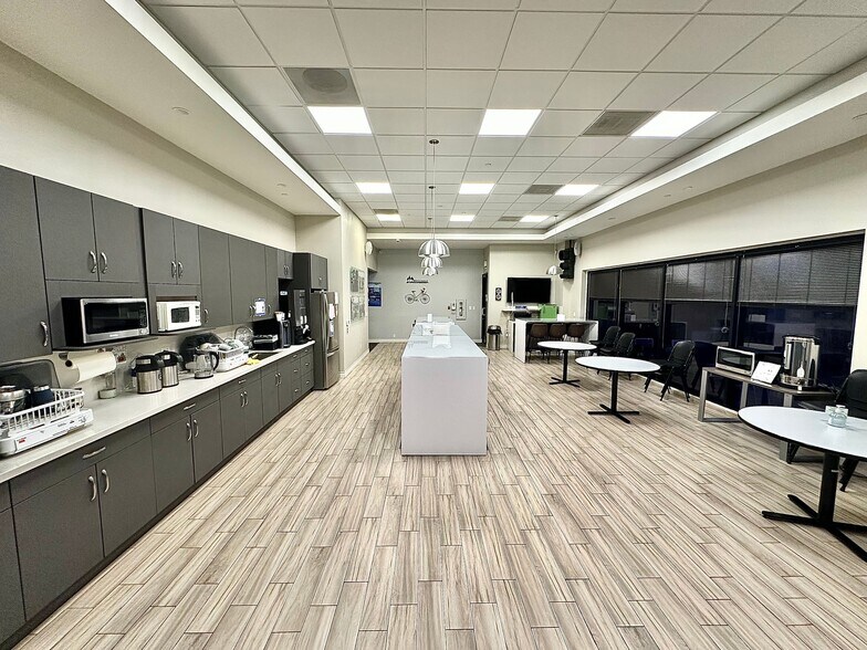 More Photos Of 185 W Chestnut Ave, Monrovia Office For Sale