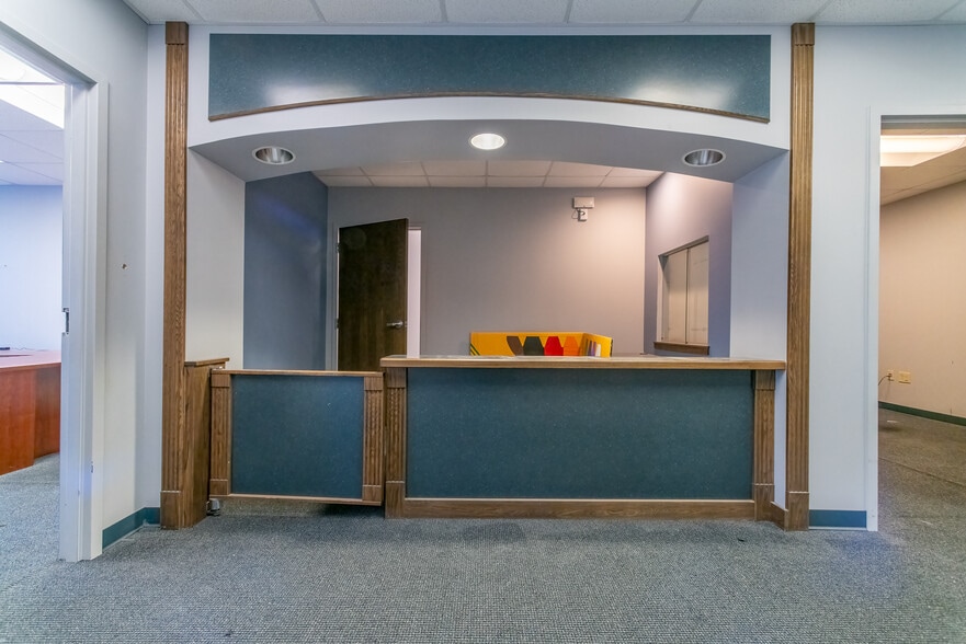 More Photos Of 100-106 S Main st, Ishpeming Bank For Sale