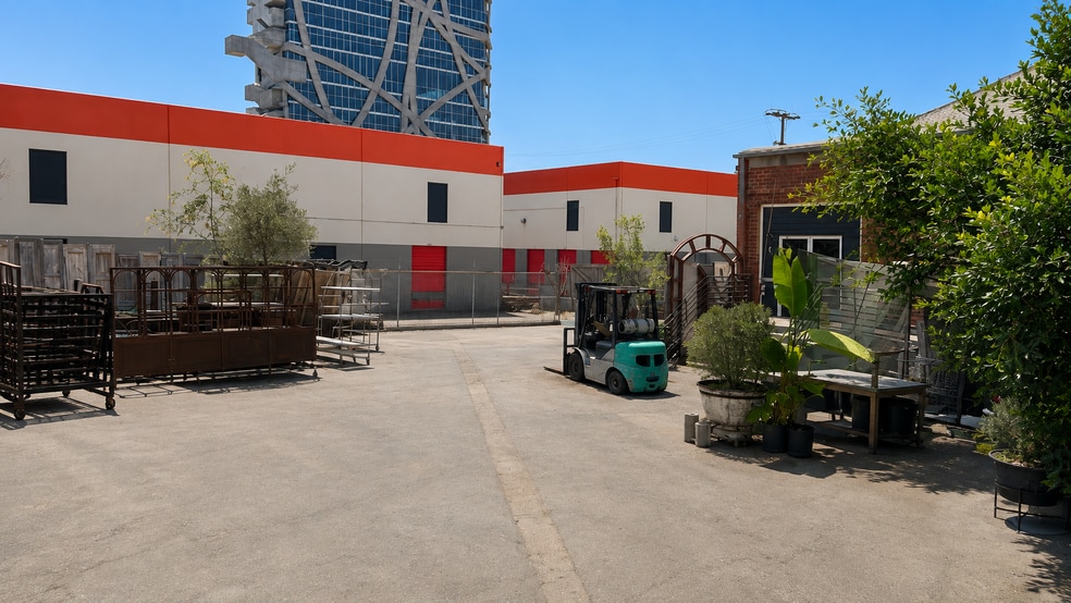 More Photos Of 3334 S La Cienega Pl, Los Angeles Warehouse For Lease