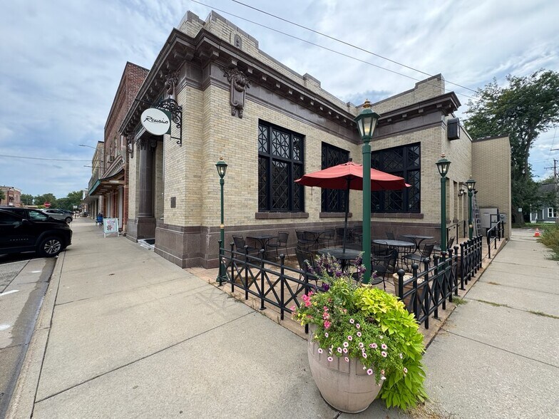 More Photos Of 134 W Jefferson St, Spring Green Restaurant For Sale