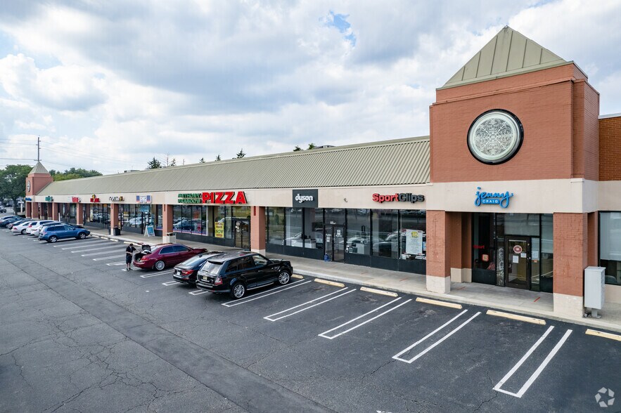 More Photos Of 556 N State Route 17, Paramus Unknown For Lease