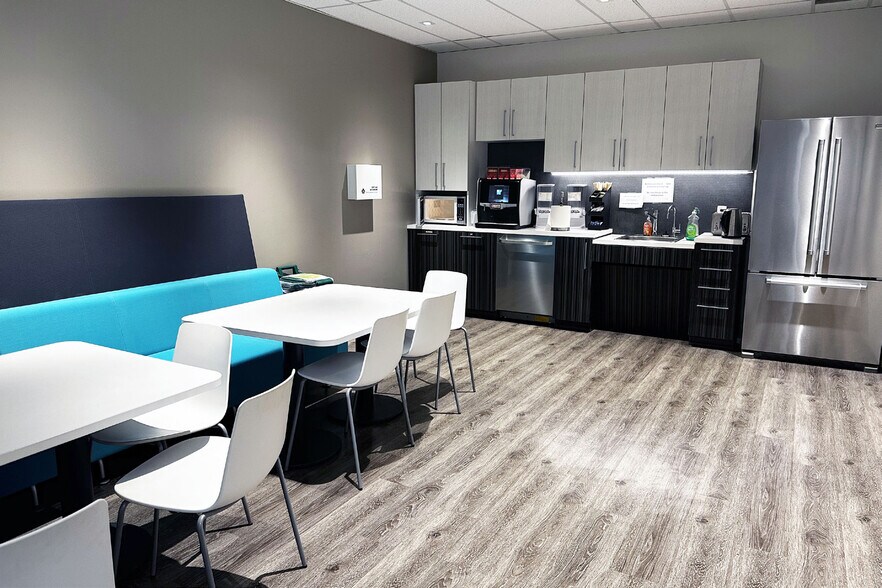 More Photos Of 4 Robert Speck Pky, Mississauga Coworking Space