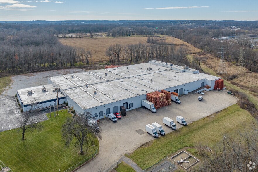 More Photos Of 3960 Summit Rd, Norton Flex For Lease