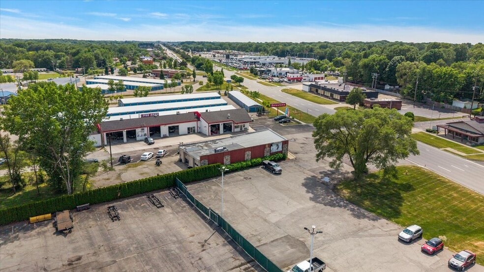 More Photos Of 1357 S Gratiot Ave, Clinton Township Showroom For Sale