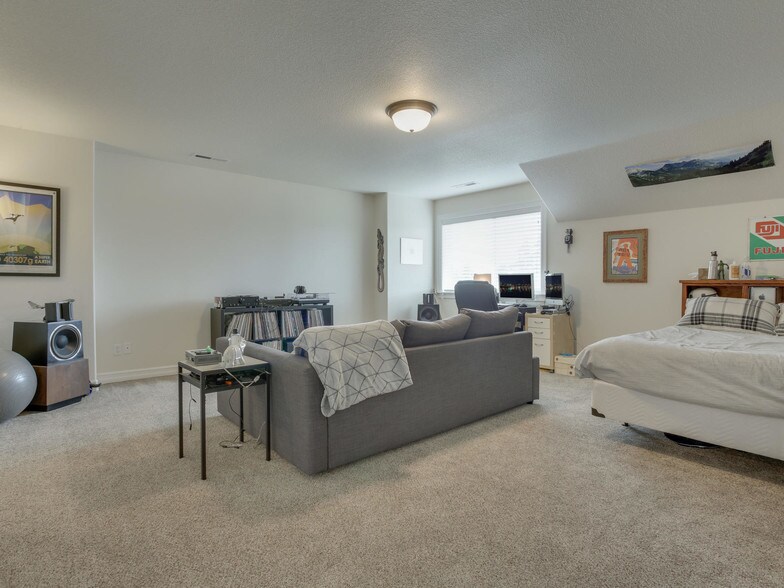 More Photos Of 1647 NE Market Dr, Fairview Apartments For Sale