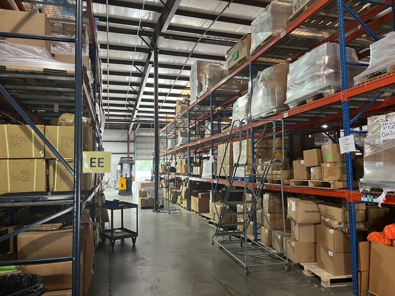 More Photos Of 9201 Winkler Dr, Houston Warehouse For Sale