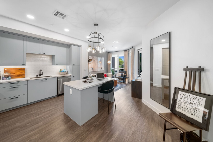More Photos Of 585 Anton Blvd, Costa Mesa Apartments For Lease