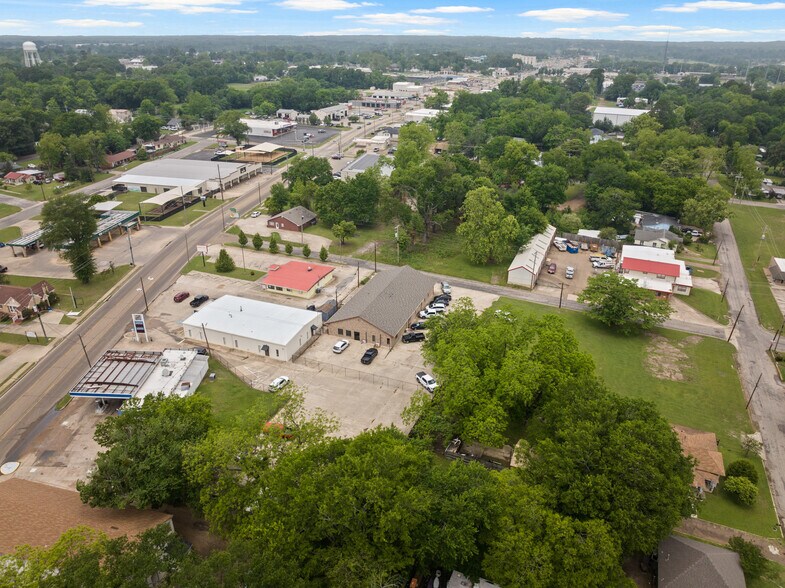 More Photos Of 107 E 11th St, Mount Pleasant Office For Sale