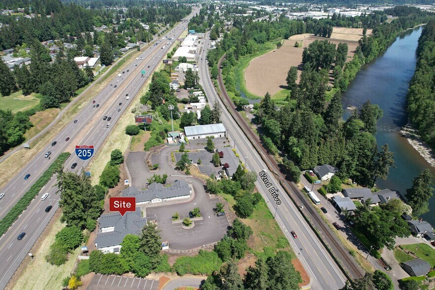 More Photos Of 870 82nd Dr, Gladstone Office For Lease