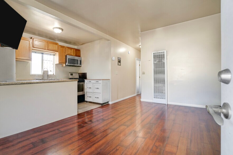 More Photos Of 11850 Hawthorne Blvd, Hawthorne Storefront Retail Residential For Sale