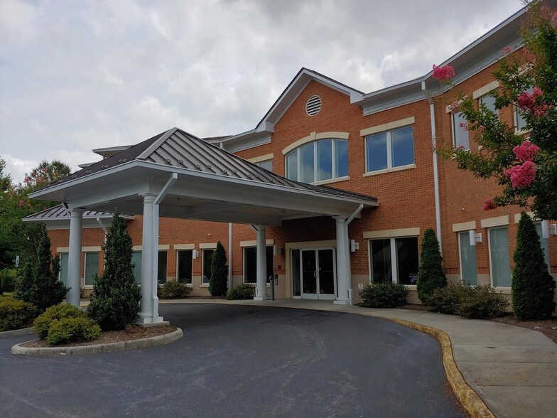 More Photos Of 3090 Electric Rd, Roanoke Medical For Lease