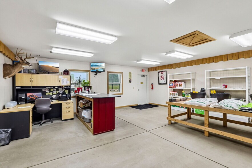 More Photos Of 3220 McCartney Rd, Youngstown General Retail For Sale