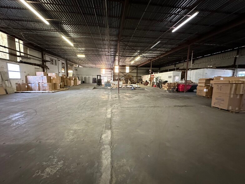More Photos Of 3606 E 4th Ave, Tampa Warehouse For Lease