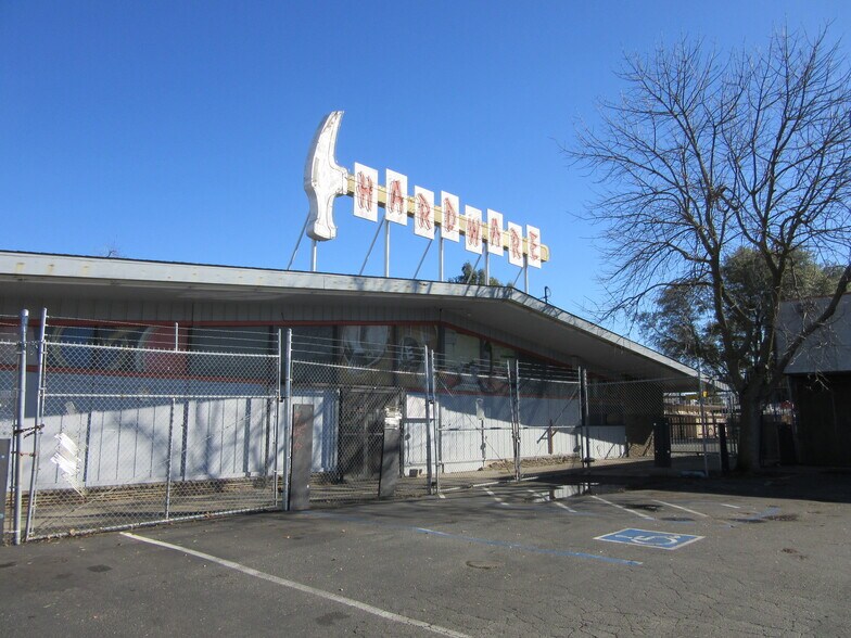 More Photos Of 5303 Freeport Blvd, Sacramento Storefront For Sale