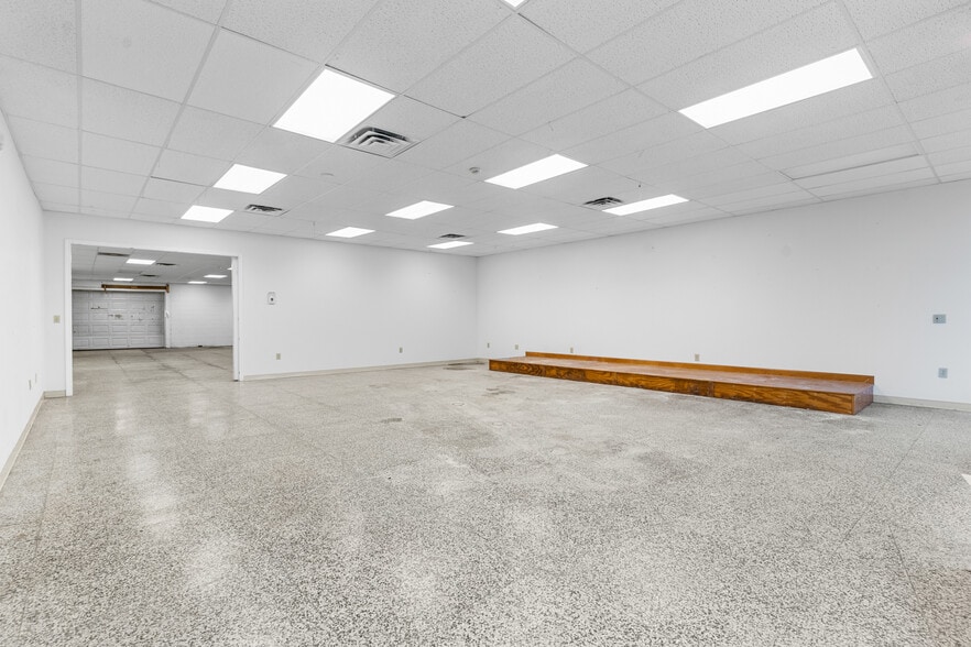 More Photos Of 6854 Post Rd, North Kingstown Freestanding For Lease