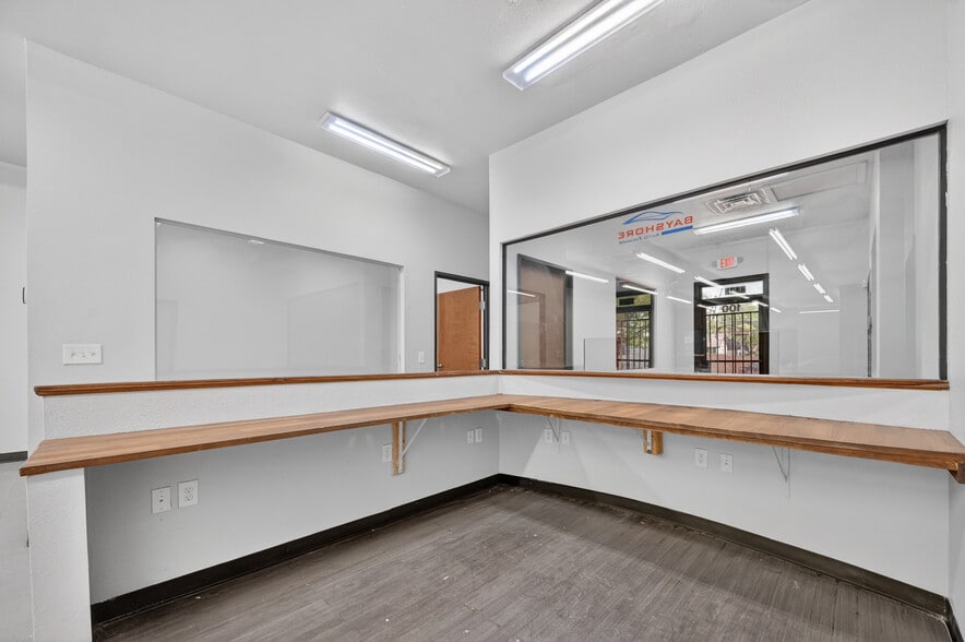 More Photos Of 3413 Herring Ave, Irving Funeral Home For Lease