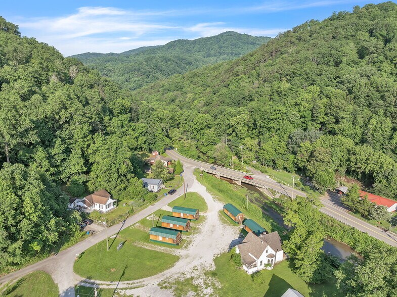 More Photos Of 349 Willow Ln, Rocky Top Specialty For Sale