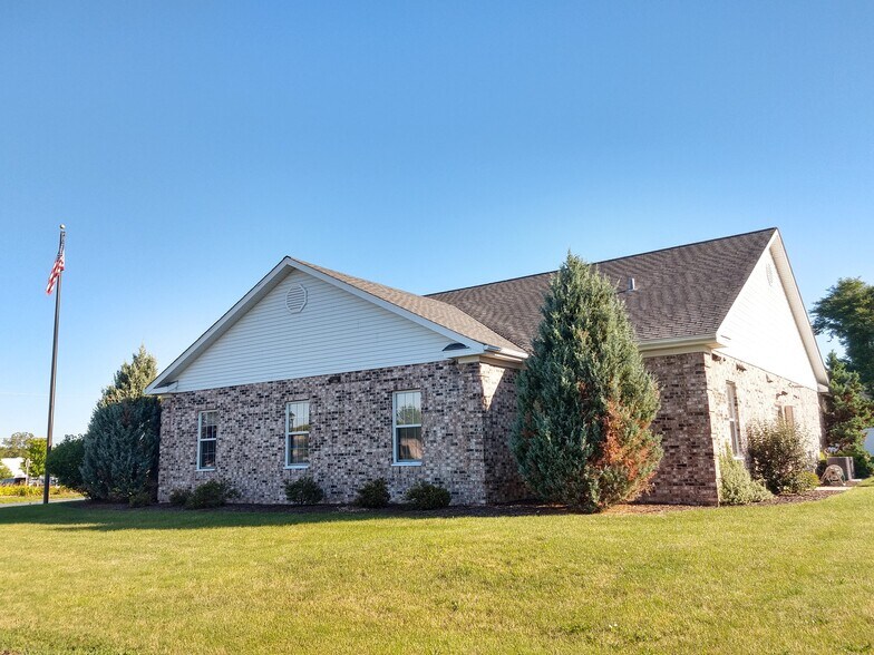 More Photos Of 769 N Blackhawk Blvd, Rockton Office For Lease