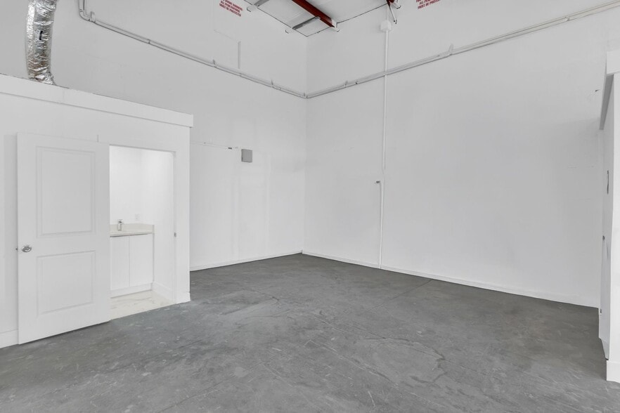 More Photos Of 3435 Enterprise Ave, Naples Warehouse For Sale