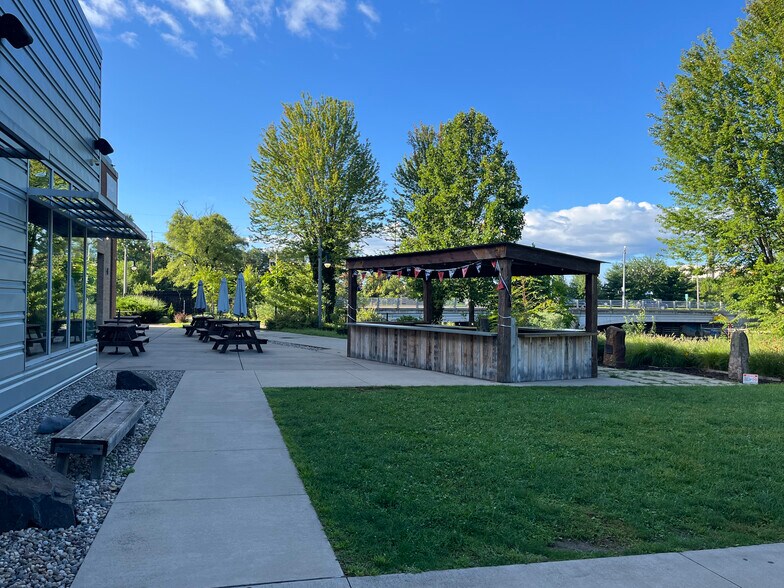 More Photos Of 701 E Michigan Ave, Kalamazoo General Retail For Lease