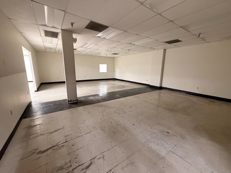 More Photos Of 6655 Amberton Dr, Elkridge Warehouse For Lease