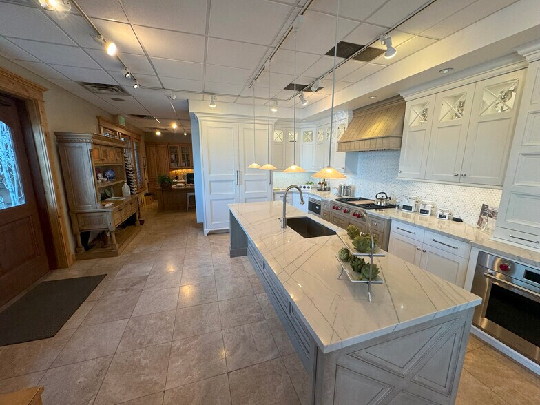 More Photos Of 3591 S 300 W, Salt Lake City Showroom For Lease