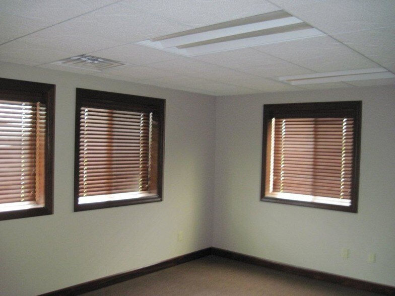 More Photos Of 8236 Wright St, Merrillville Warehouse For Lease