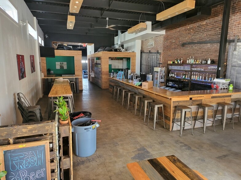 More Photos Of 1735 Oak St, Kansas City Restaurant For Lease