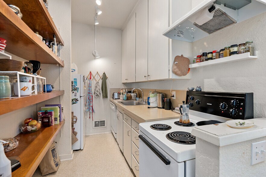 More Photos Of 1010 N 45th St, Seattle Apartments For Sale