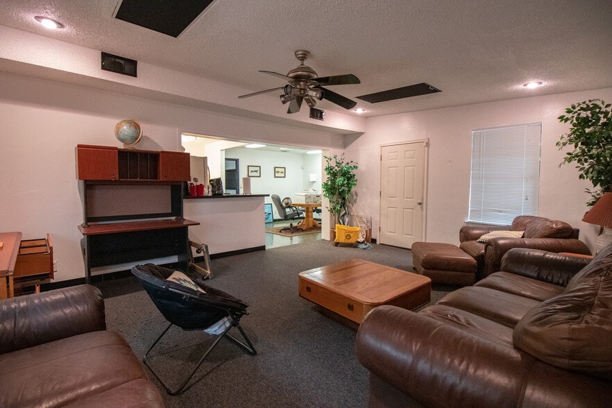 More Photos Of 1577 N FM 157, Mansfield General Retail For Sale