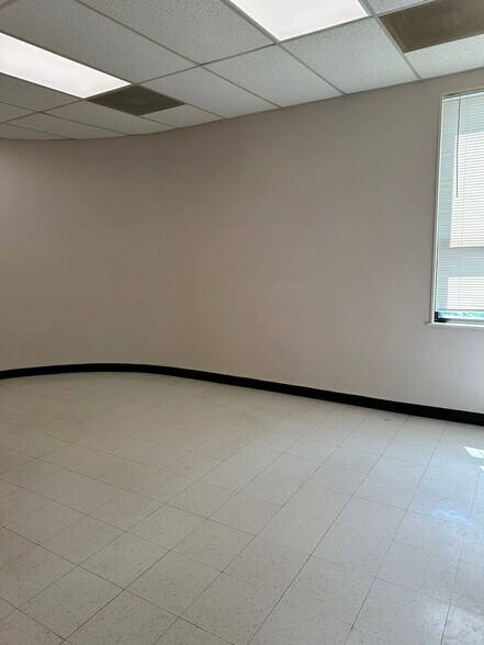 More Photos Of 961 Canal St, Syracuse Medical For Sale