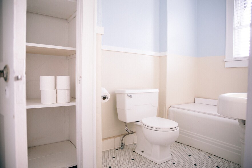 More Photos Of 355 N College Ave, Fayetteville Office For Sale